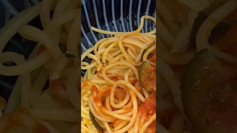 ビーフシチュー　パスタ