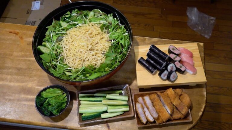 最近野菜とってないな！【ラーメンサラダ＆自慢のトンカツ】