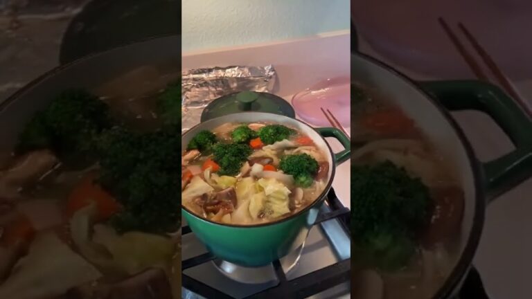 ハーバード式、黄金に輝く命のスープ。マネして作ってるんですが、具を入れすぎた！カレー粉入れれば、いつでも、カレーに変身ダネ😂🎉