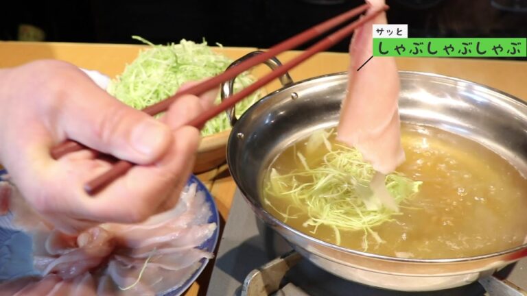 おでん出汁と千切りキャベツで食べる「宮崎地鶏のしゃぶしゃぶ」