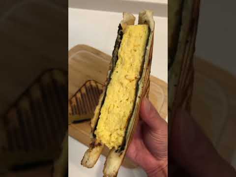 ホットサンドメーカーで厚焼き玉子サンドを焼くだけの動画【#Shorts】