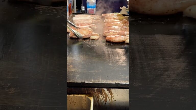 屋台のイカ焼き 職人芸  japanese street food Grilled squid Teppanyaki 오징어 구이 #shorts