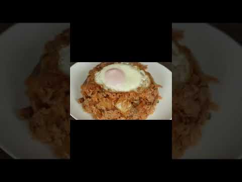 【韓国料理1分レシピ】捨てないで！酸っぱくなったキムチで本場の激ウマキムチチャーハンが作れます！#shorts