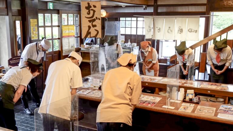 信じられない爆売れ天ぷら×肉うどんラッシュ！高速注文さばきが炸裂のうどん屋丨Osaka's Soul Food：Best Udon in Osaka