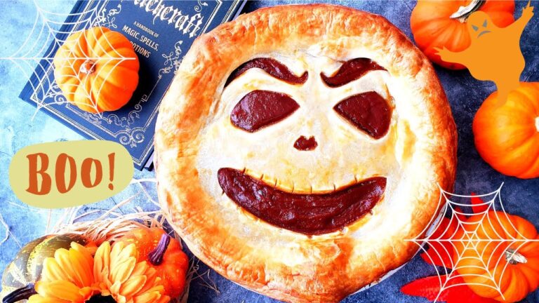 Spooky Halloween Pie I Salted Caramel Pumpkin Pie