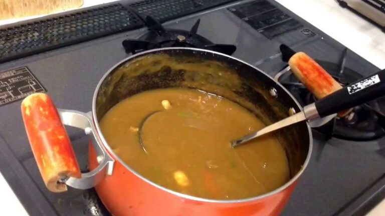 今日のお昼は残ったカレーでカレーうどんを作ってみた。。