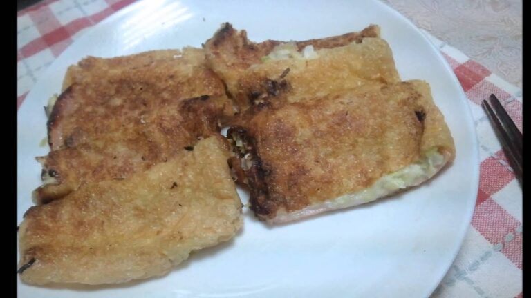 油揚げにハムとスライスチーズ、キャベツを挟んで焼くだけです。