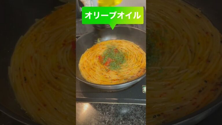【フライパンで作るトマトと大葉のパスタ】 #金つきたてごま #ゴマソムリエレシピ #簡単レシピ #ワンパン #ワンパンパスタ #簡単パスタ #胡麻ラー油パスタ #トマトパスタ