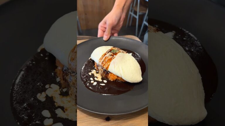 全身真っ白な極上オムライス！オムレツの中に卵黄を潜ませた珍しい一皿【食堂デイズ：京都河原町】