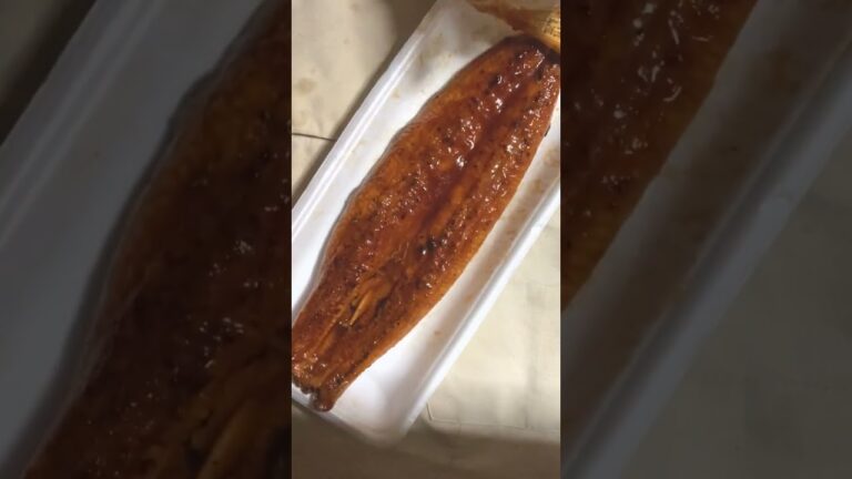 オーケーで購入した、うなぎのかば焼き「鰻蒲焼 長焼45尾/10kgサイズ 中国産」税別950円の物。ぬふふの写真と動画