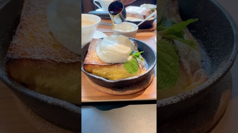スキレットに入った分厚いフレンチトーストにたっぷりシロップをかけてみる【表参道・茶珈堂】 #東京 #カフェ #sweet #shortsyoutube