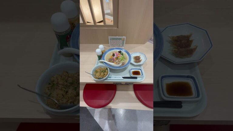 Ringer Hut リンガー ハット 野菜たっぷり ちゃんぽん 麺少なめ 麺の量が半分 840円＋ぎょうざ３個と半チャーハン セット 450円 合計 1,290円 PART１