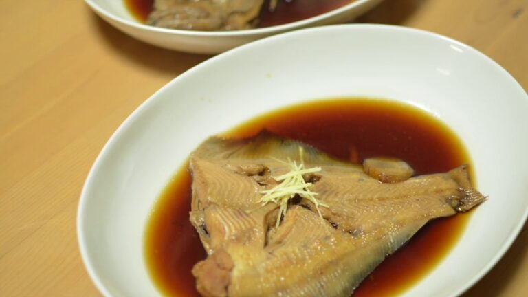 ご家庭でもできる！カレイの煮付けの作り方。スーパーで売っているカレイを煮付ける方法。専門調理師・調理技能士がご紹介します。