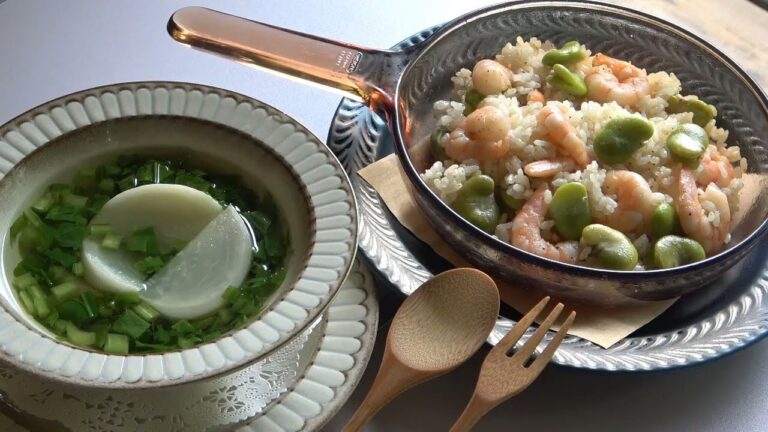 ソラマメとエビのオリーブオイルピラフとエビの殻をダシにしたカブのスープ