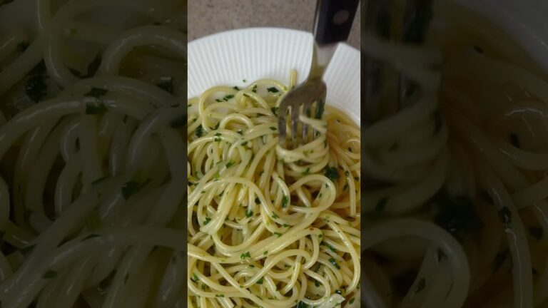 Aglio e Olio with a Hidden Depth — One Pan Wonder for One
