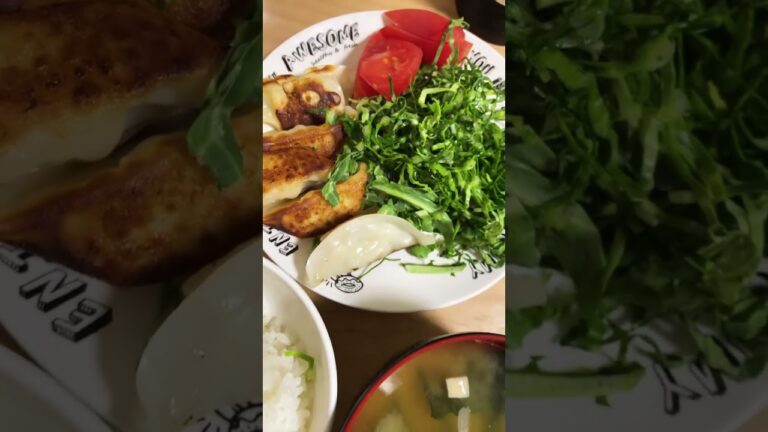 餃子🥟、キャベツ､トマト､味噌汁　#夕食の時間です