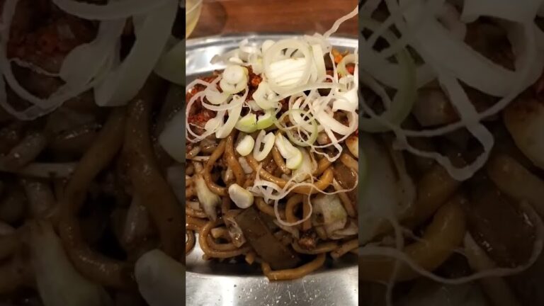 激辛！ドラゴン焼きそば【焼きそば専門水卜@梅田】