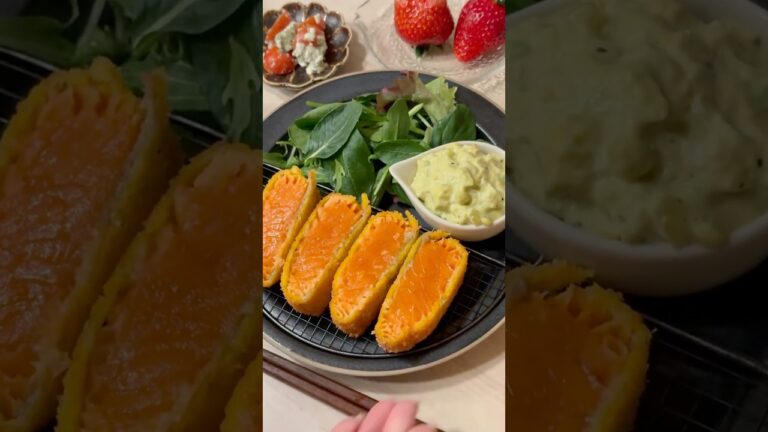 ビジュ最高！アボカドタルタルで食べるサーモンレアカツ🧡🐟/