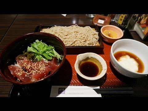 大戸屋の「枕崎産一本釣り鰹の丼ととろろ蕎麦」Sashimi bonito donburi &  Tororo(grated yam) soba.