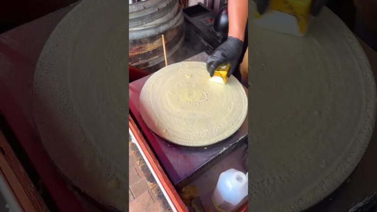 シンプルイズベストを極めたバタークレープ！サクッと音が鳴るくらいパリパリな生地も最高【ハナサククレープ：神戸三宮】