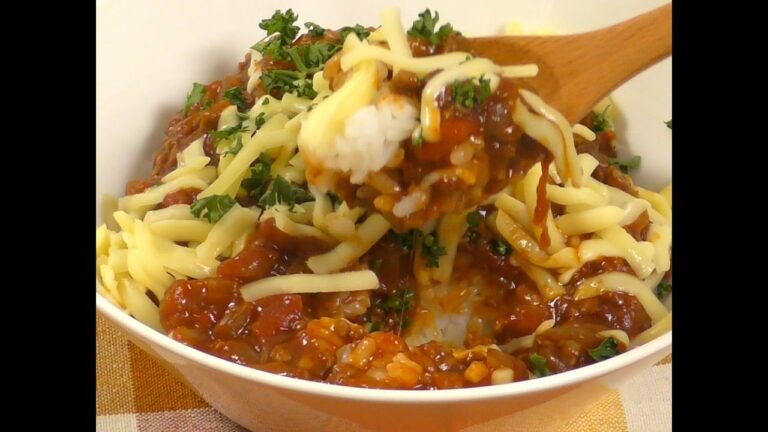 ハンバーグを丸めず時短！「デミハンバーグ丼」