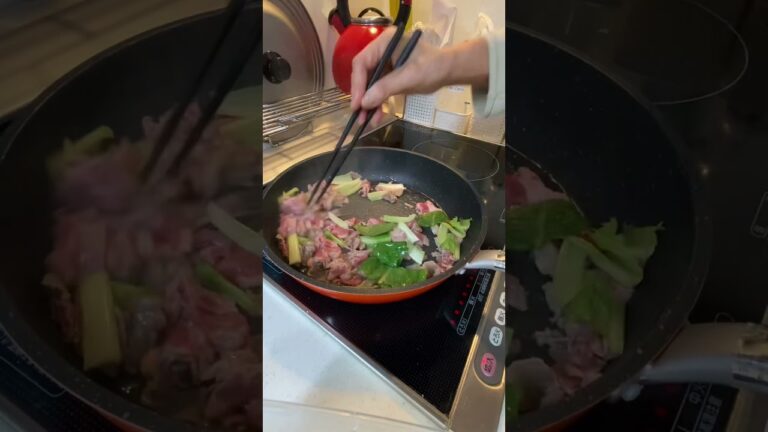 【牛肉とロメインレタスの塩こうじ炒め】シンプルなのに旨味たっぷり♪　#shorts