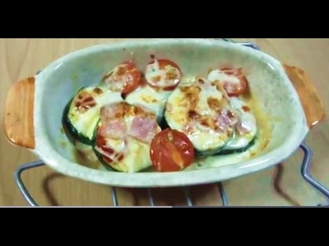 【ズッキーニのトマトチーズ焼】を作ってみた。ズッキーニにいろいろのせて焼くだけ。簡単でおいしい。Just bake a simple [tomato cheese grilled zucchini]