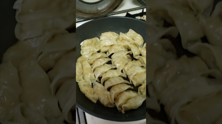 はい乙～。今日は？作りました。もつ煮。さつま揚げの甘辛煮。餃子。最高だっぺよ。頂きマッチョ～。🎯🎯🐷🐷😅😅