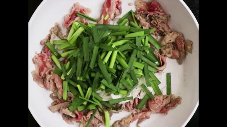 とろーりチーズとキムチの相性抜群 絶品 牛肉とキムチ炒め ｜ moguna[モグナ]