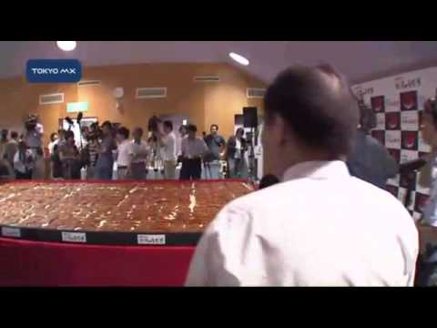 土用の丑の日を前に　日本最大？巨大うな重作りに挑戦