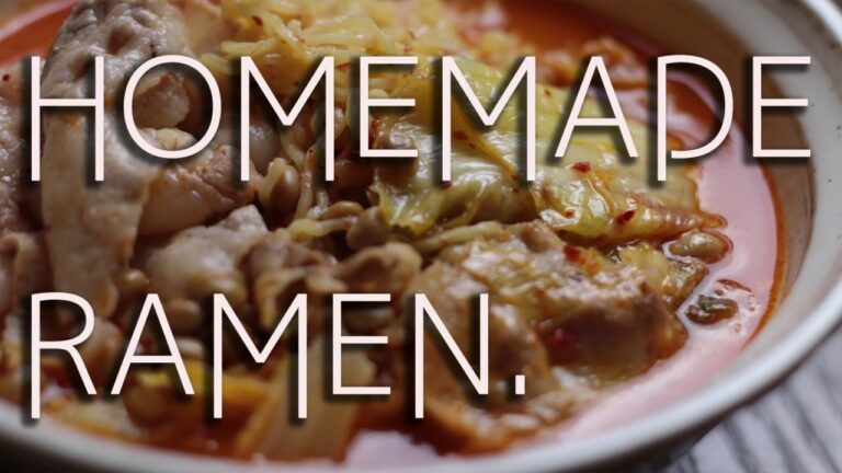 豚キムチ納豆ラーメン (一人分の材料で作る美味しいレシピ) creative cookery ramen