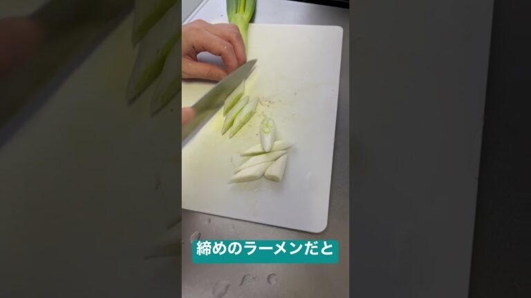 冬にオススメ！！煮込みラーメンは締めの前に麺を食べられます!!#shorts #鍋料理 #冬レシピ