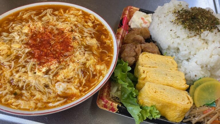 【男飯テロ】酸辣湯麵2人前とスーパーの弁当特盛が美味すぎる。