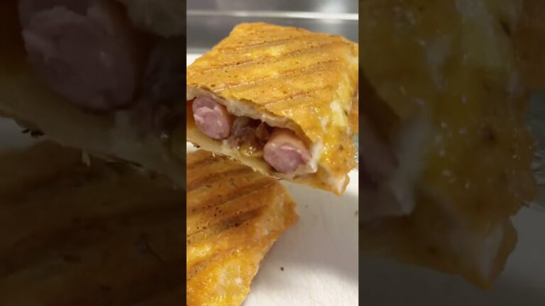 【ブリトー】チーズマシマシにのせて焼くとどうなる？ホットサンドメーカーアレンジレシピ/Burrito recipe #shorts