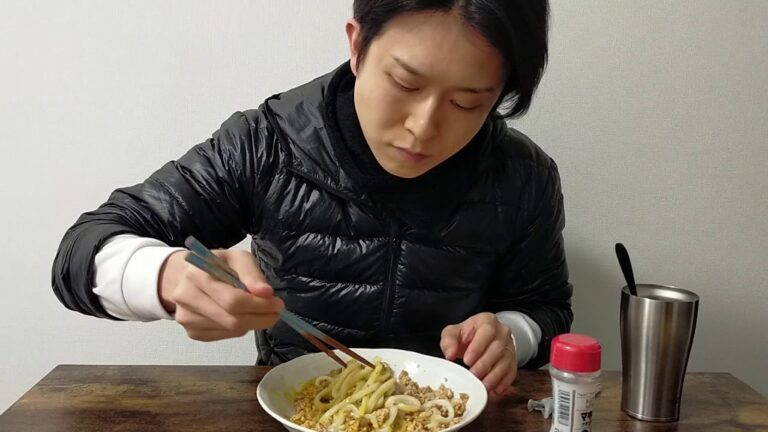 本日の晩ごはん。激ウマ無添加豆腐そぼろ納豆うどん。