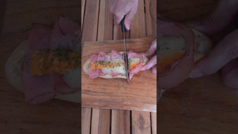 ツナとサラダのサンドイッチ🥪#サンドイッチ #sandwich #バゲット #ツナサンド #ランチ #asmr