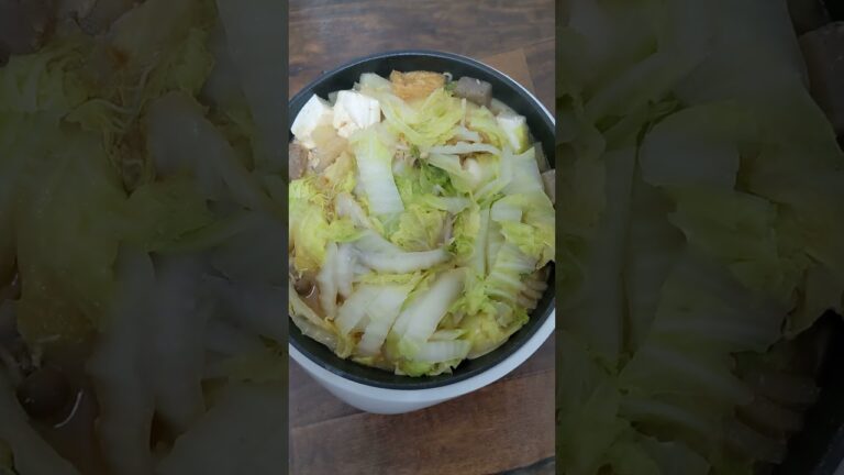 今日のおじさんのディナーは🤔シンプルに味噌鍋🍲で御座います🙇‍♂🤤😋🤩