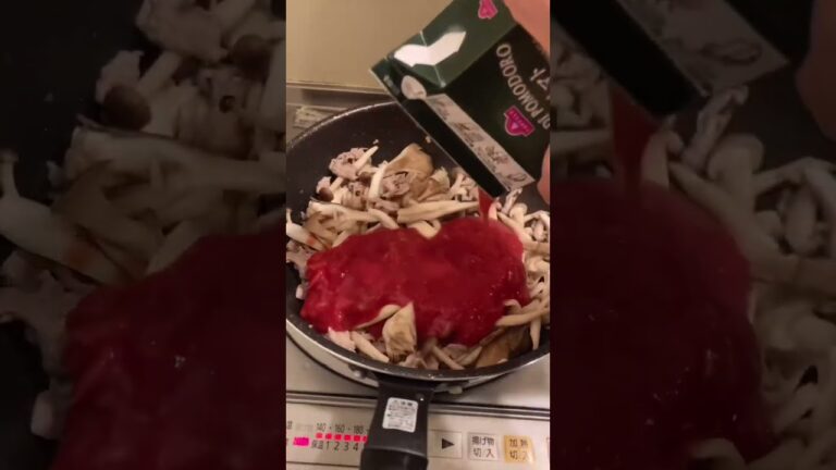 【ズボラ料理人】豚肉とキノコのトマト煮