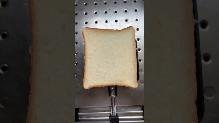 料理初心が作るBKNCサンド(ベーコンキャベツニンニクチーズ)