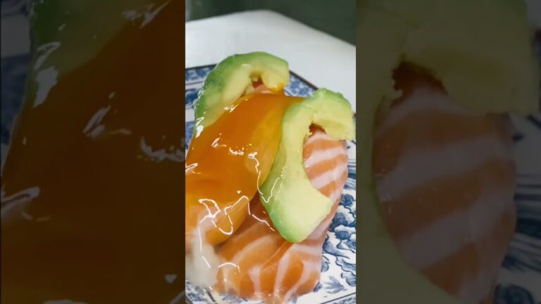 【サーモンアボカド🥑🍣】#Christmas #avocado #salmon #sushi #follow #japan #shorts #fish #जापानी खाना
