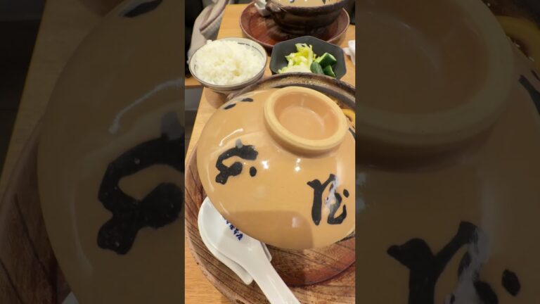 🔥熱々ぐつぐつ❗山本屋の味噌煮込みうどん体験🍲 白ご飯投入で至福のひと時🍳#shorts