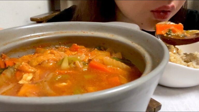 【咀嚼音】キムチ鍋なのかスープなのか。ごはんとチーズの融合🍚🧀手抜きご飯動画 Asmr/Eating sounds/Mukbang