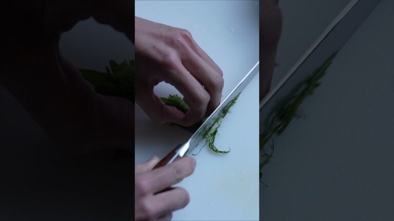 【大葉の千切り】-薬味たっぷり冷奴-