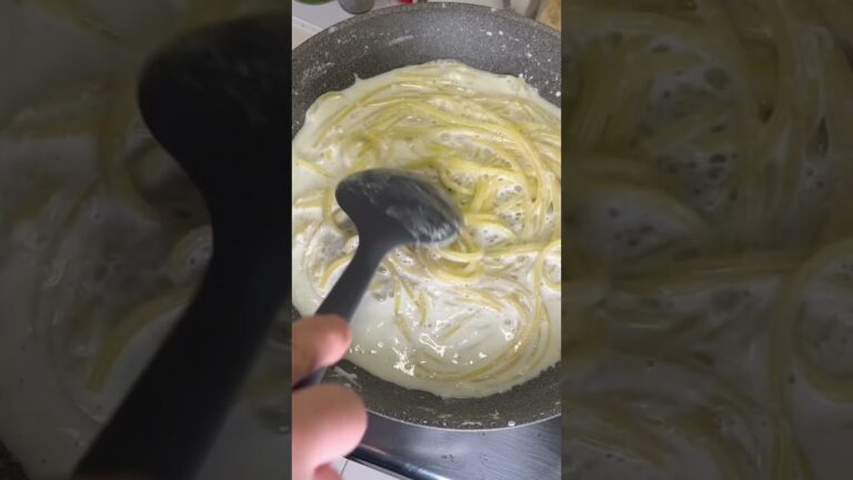 急に寒くなったのですぐ出来る牛乳のクリームパスタを🍝 #パスタ #ワンパン #recipe #和風パスタ