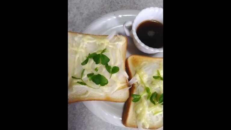 玉ねぎスライスマヨネーズ焼きトースト。