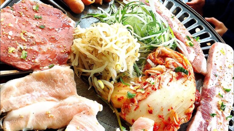 新宿にある 焼肉・韓国料理 YAKUYAKU食堂さんでサムギョプサルにお酒を堪能