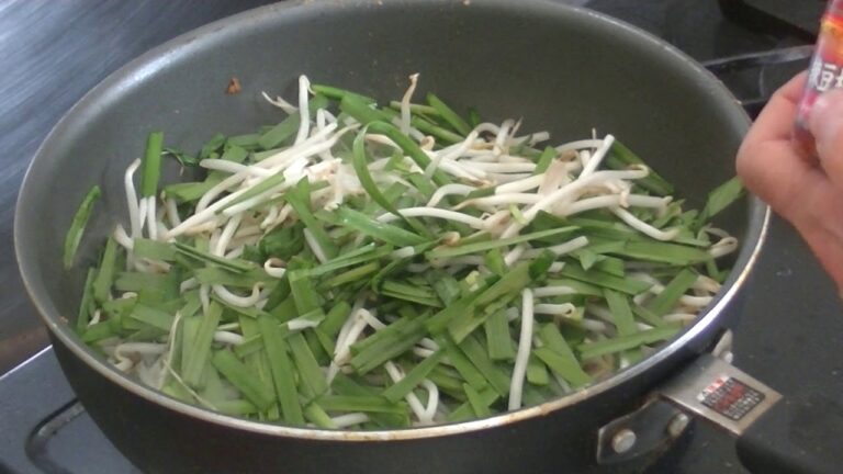 [貧乏生活] 超スタミナ、ニンニク、もやし、ニラ、の野菜炒め。