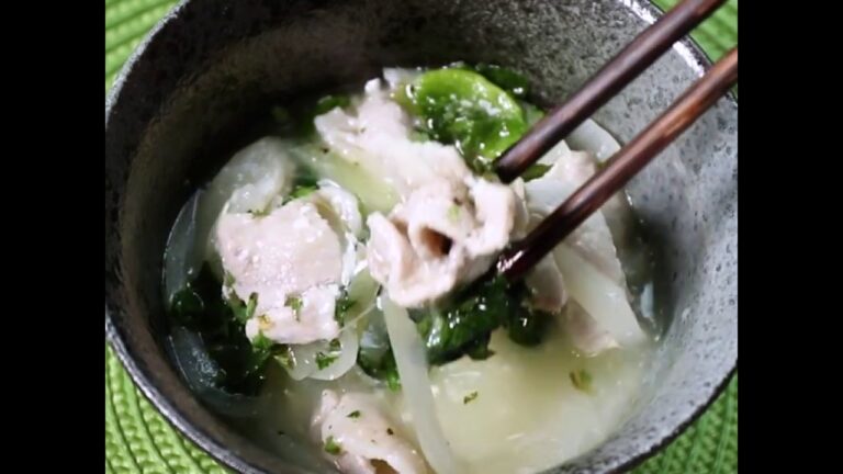 体に染みいる温かさ レタスのミルク豚汁 ｜ moguna[モグナ]