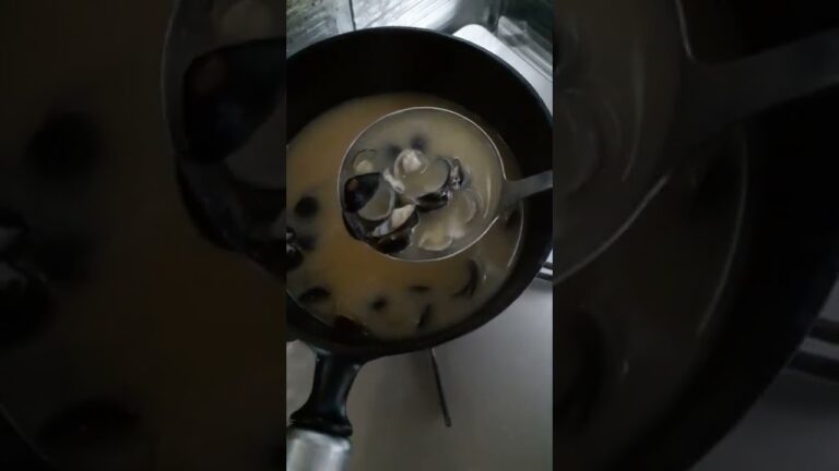 20221015 061203　我が家の朝食は、しじみの味噌汁と目玉焼き・その他