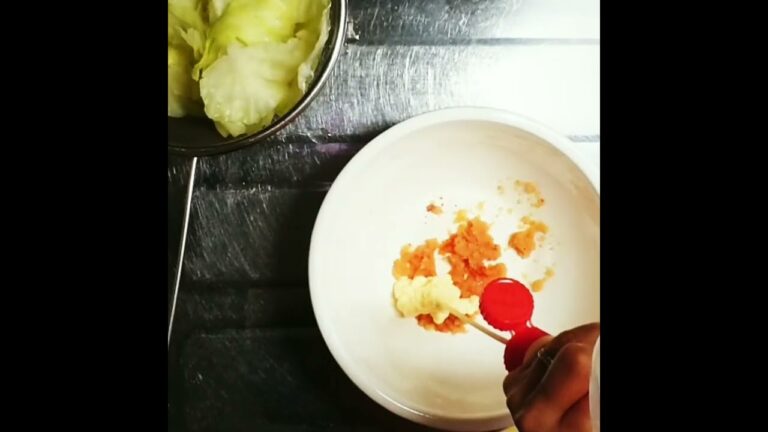 ゆでキャベツのからしめんたいマヨあえを作る